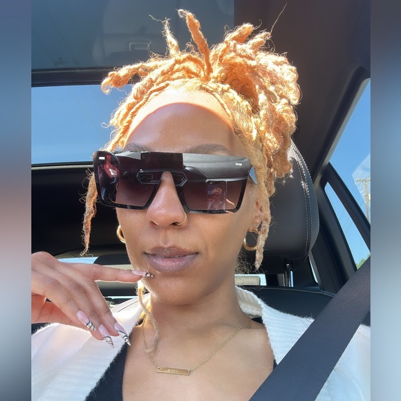 Meet your Posher, Alexis - Picture 1 of 1